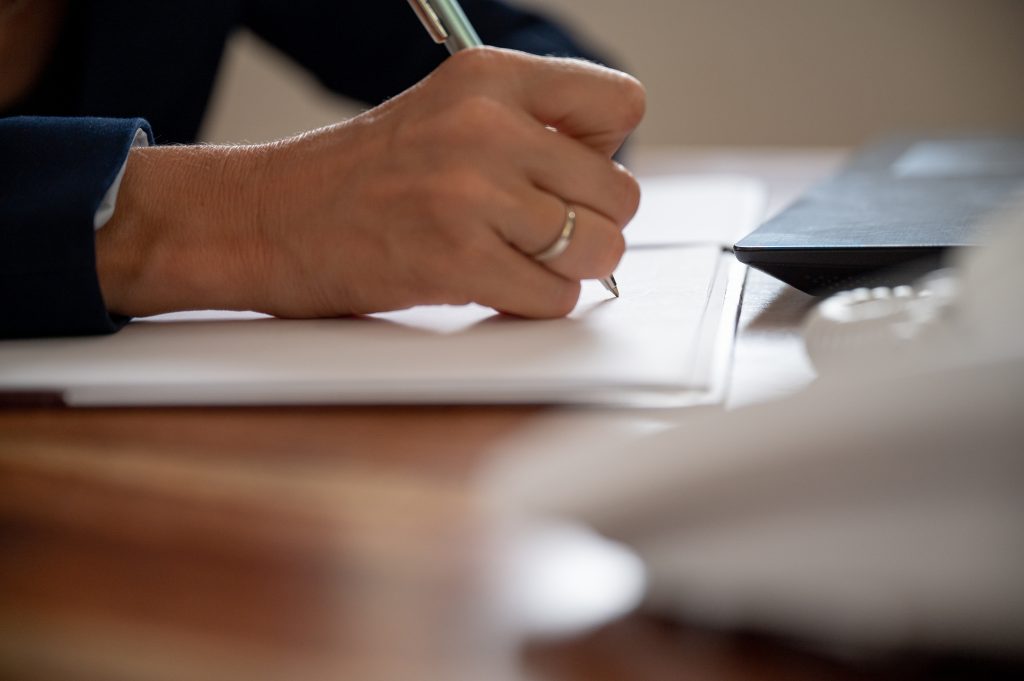 ¿Has terminado tus estudios y quieres permanecer en España? : búsqueda de empleo